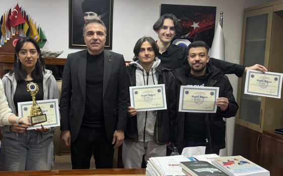 Öğrencilerimize Başarı Belgesi Takdimi