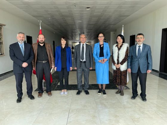 Atırav Üniversitesi ve Hokand Devlet Pedagoji Enstitüsü Yetkilileri ile Dış Paydaş Toplantısı Gerçekleştirildi