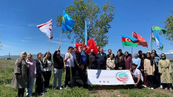 Çağdaş Türk Lehçeleri ve Edebiyatları Bölümü Edebiyat Fakültesi Bahçesinde Fidan Dikimi Yaparak Geleceğe Nefes Verdi
