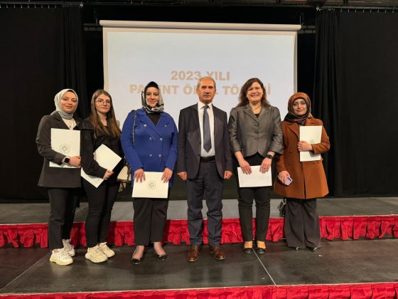 Türk Dili ve Edebiyatı bölümü öğretim üyeleri patent başvurusu ödülüne lâyık görüldü.