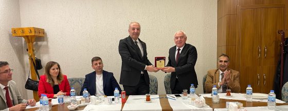 Emekli Olan Fakültemiz İdari Personellerinden Talet ÇİFTÇİ’ye Veda Yemeği