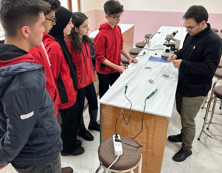 Elektronik Harikası Lise Öğrencilerine Yönelik Radyo Teknolojisi Eğitimi
