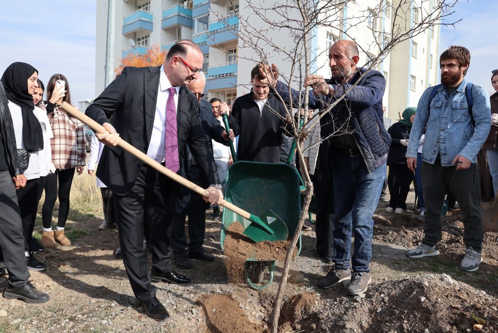 Atatürk Üniversitesinden Millî Ağaçlandırma Gününe Destek…