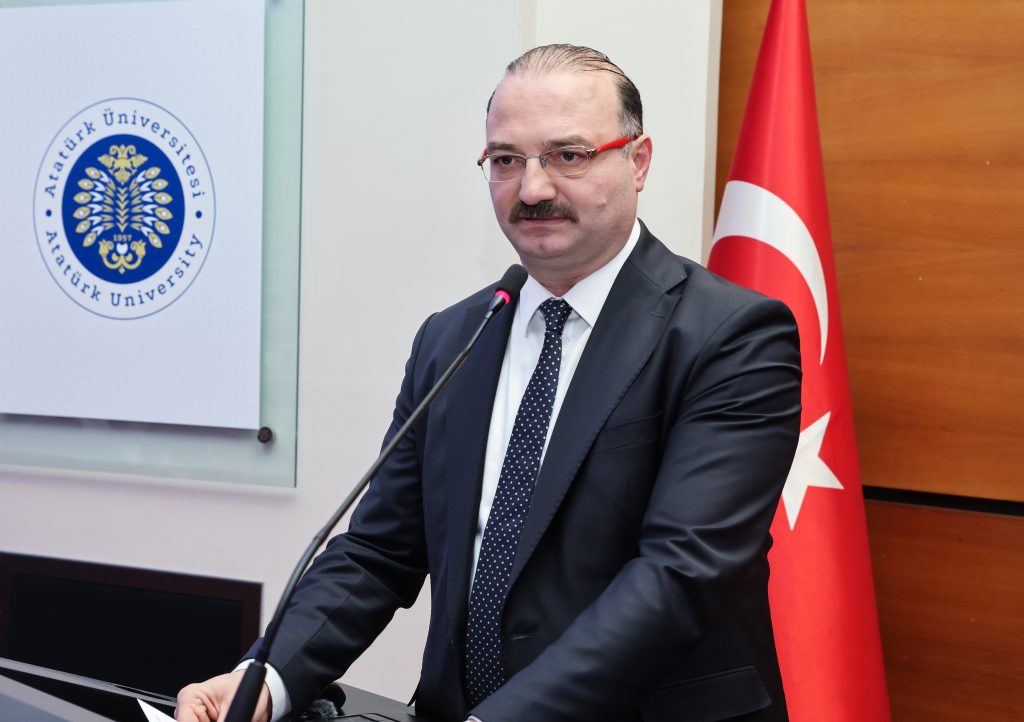 Atatürk Üniversitesinde 2024 Yılı Akademik Performans Ödül Töreni Gerçekleşti